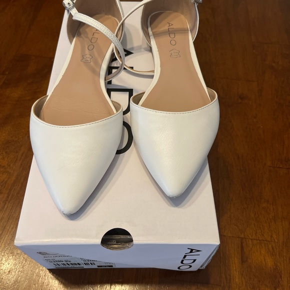 Size 6.5 white leather flats pointy toe - Picture 5 of 6